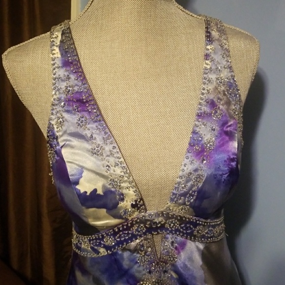 Jump Gown - Picture 2 of 8