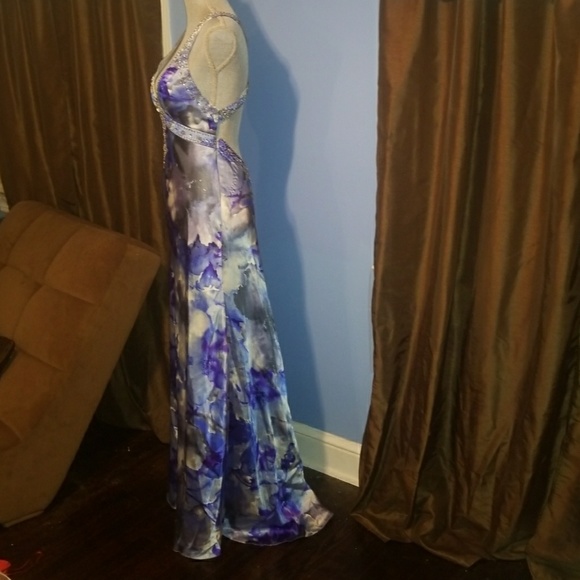 Jump Gown - Picture 4 of 8