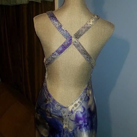 Jump Gown - Picture 7 of 8