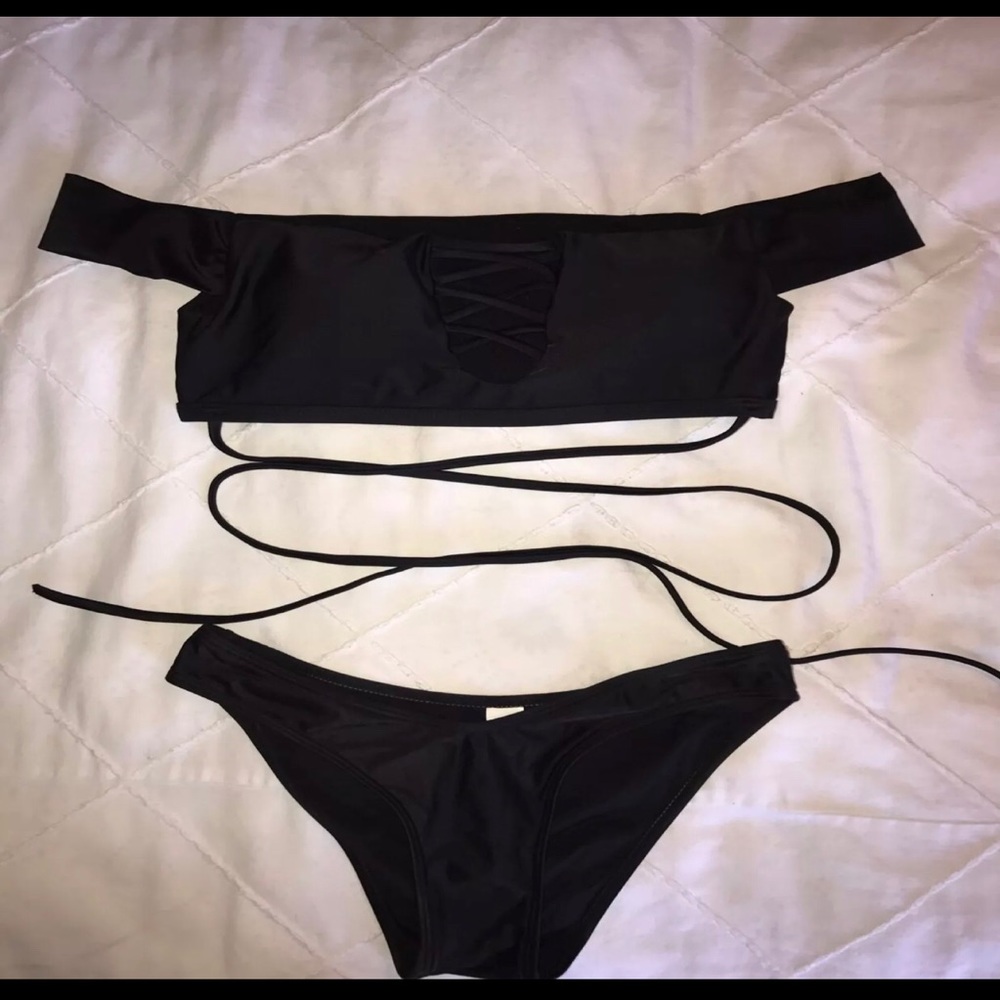 Black bikini - Picture 2 of 2