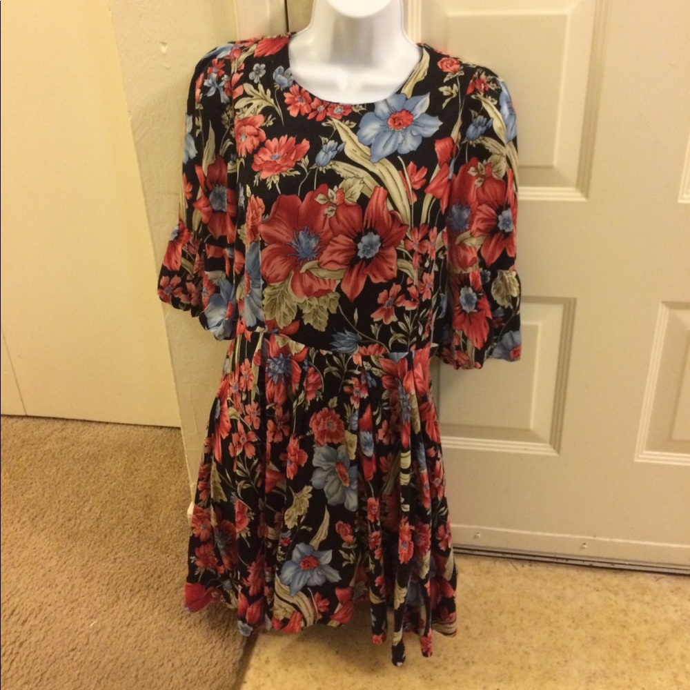❤️4 for $10❤️zip back floral dress