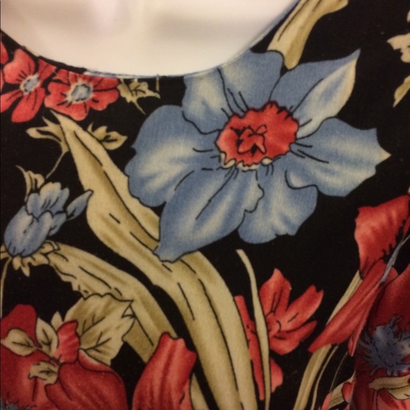 ❤️4 for $10❤️zip back floral dress - Picture 4 of 5