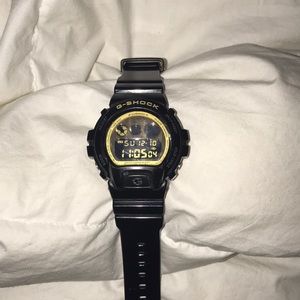 G Shock dw6900cb Black and Gold