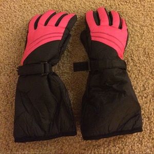 ❤️3 for $10❤️ pink black insulated gloves, size S