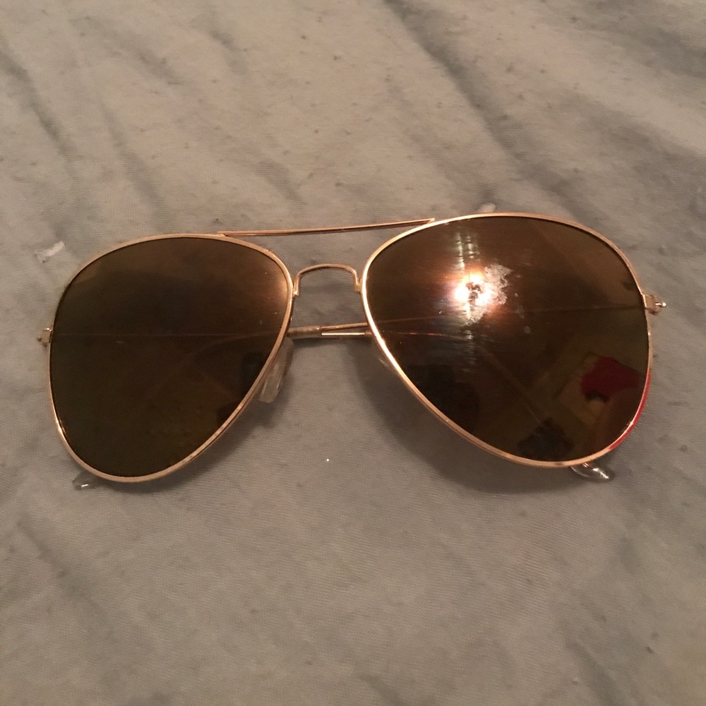 Beautiful aviator sunglasses 🕶