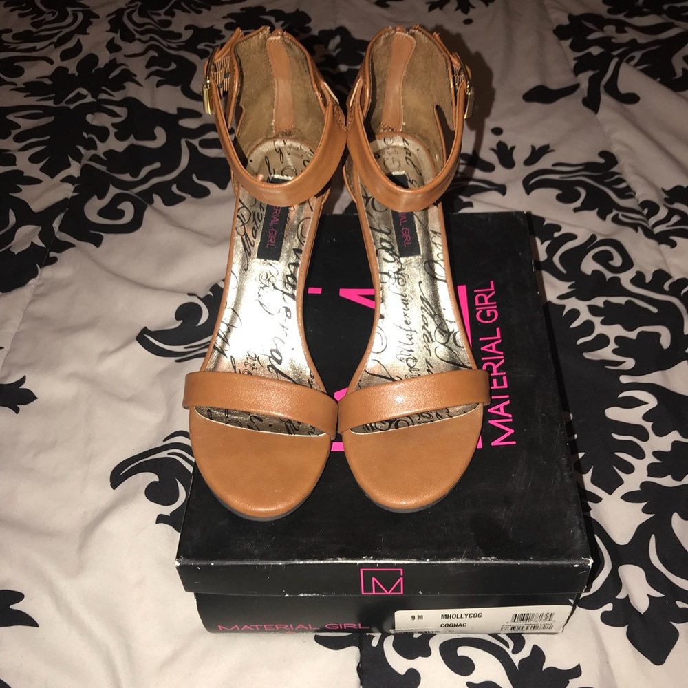 Nude wedges