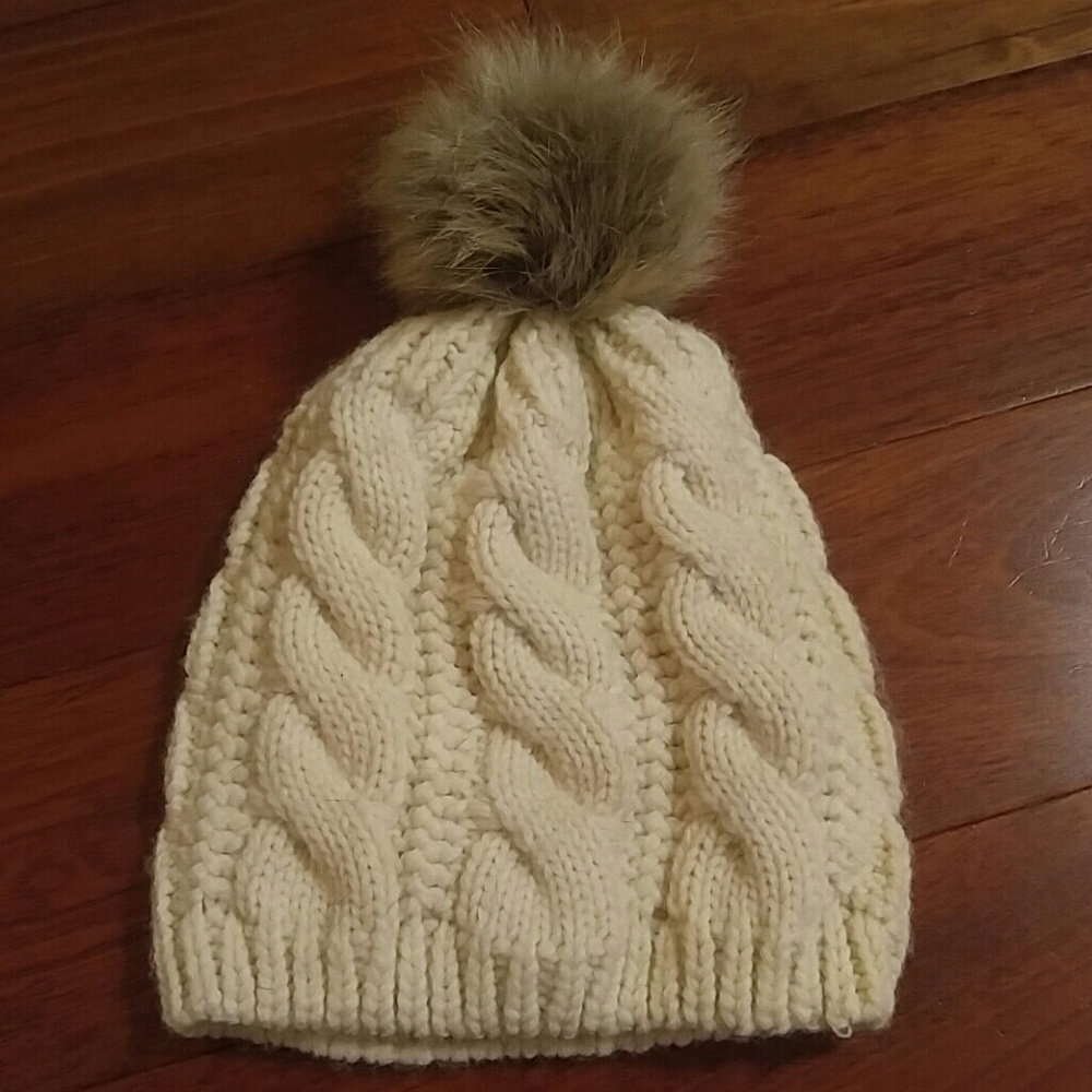 ✨Faux fur pom Beanie✨