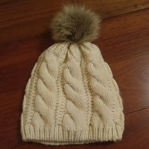 ✨Faux fur pom Beanie✨