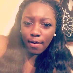 Meet your Posher, Desha