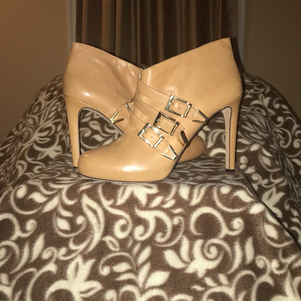 Brand New Vince Camuto Tan Leather Booties