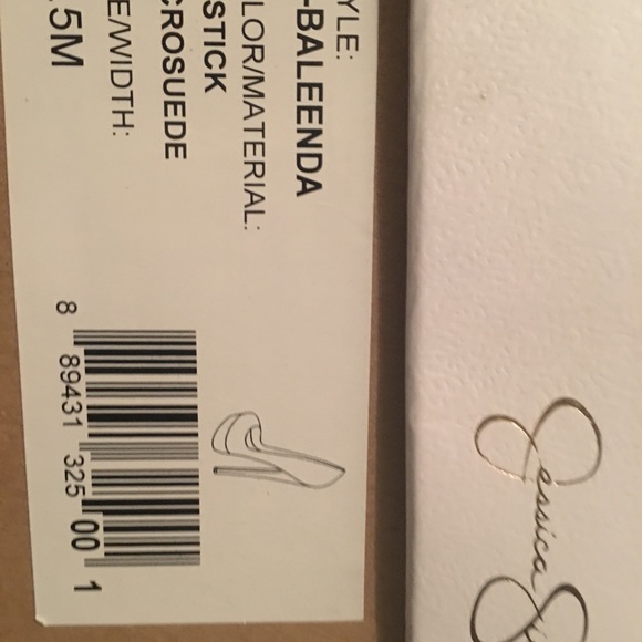 Red pumps - Picture 3 of 3