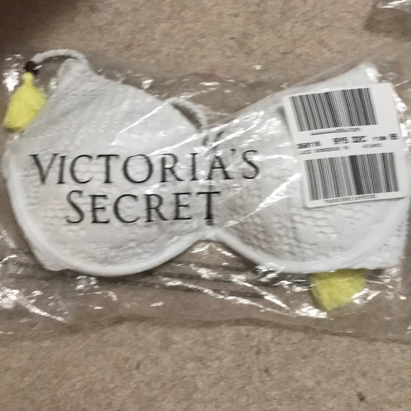 Victoria’s Secret Gorgeous Bikini Top - Picture 2 of 2