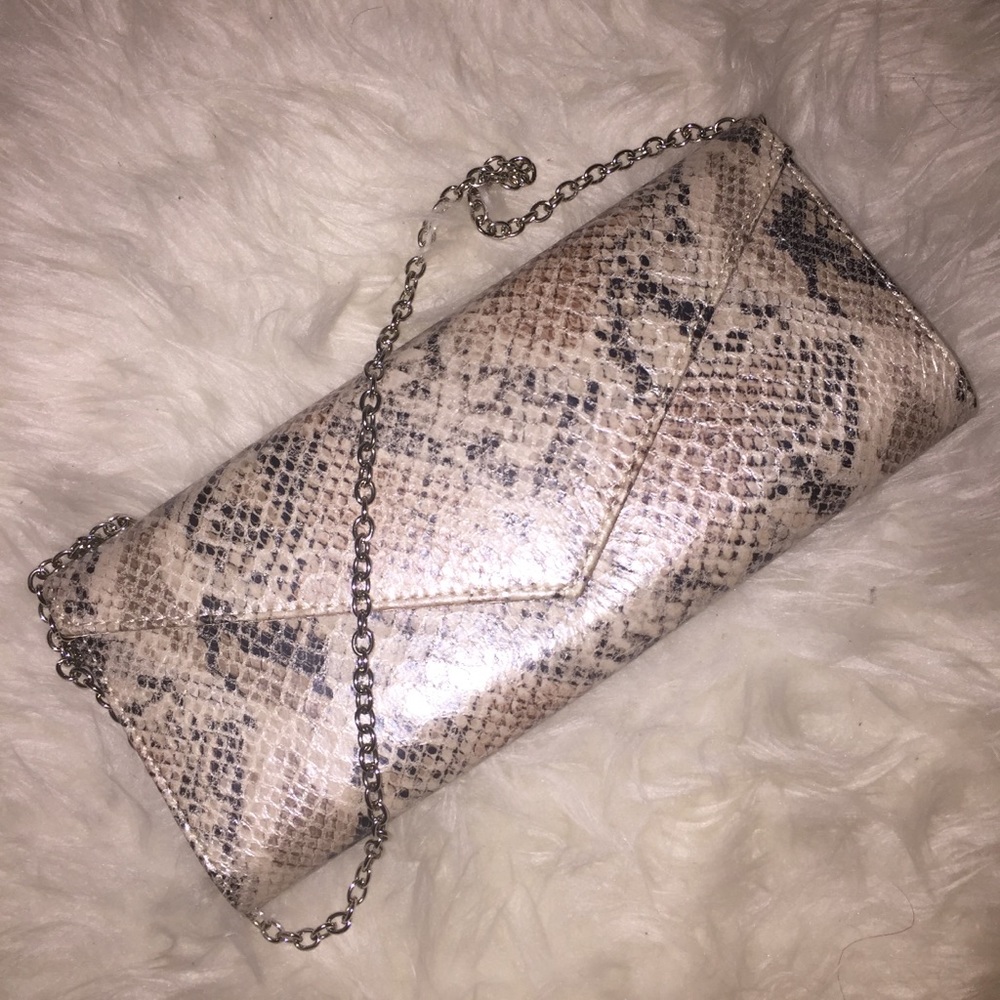 SNAKE PRINT CLUTCH