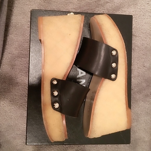 💯% Authentic Chanel Mules, limited edition - Picture 2 of 8