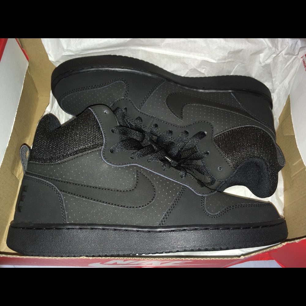 Nike Court Borough Mid