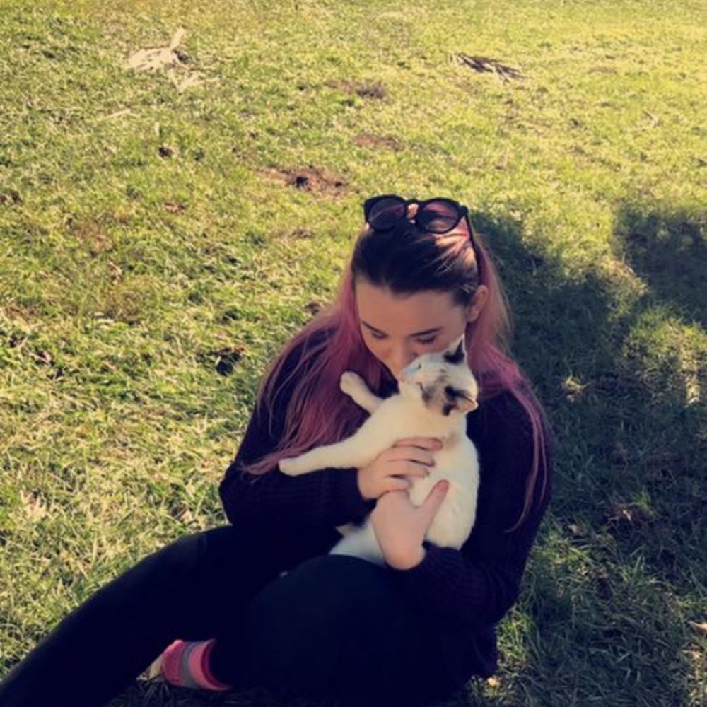 Meet your Posher, Xyra