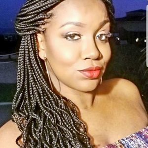 Meet your Posher, Tee