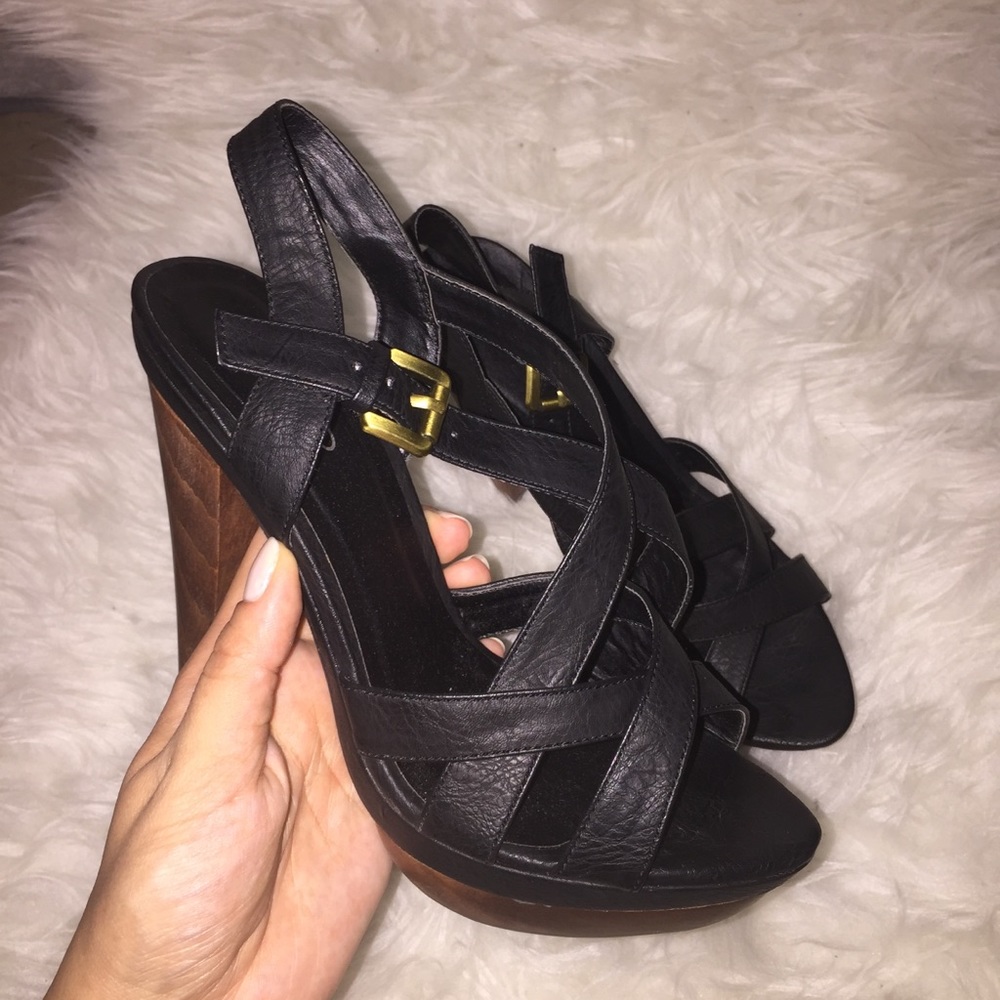 STRAPPY BLACK HEELS