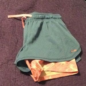 Mesh athletic shorts with lining