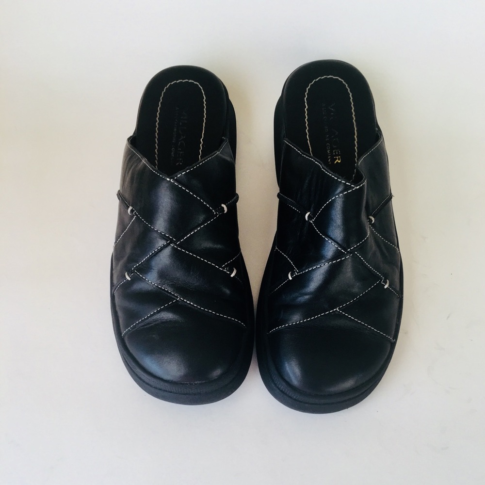 Villager (Liz Claiborne) leather slide-ons