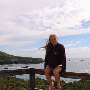 Meet your Posher, Olivia