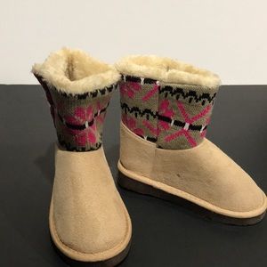 Warm little girl’s light-up boots!  Child size 11
