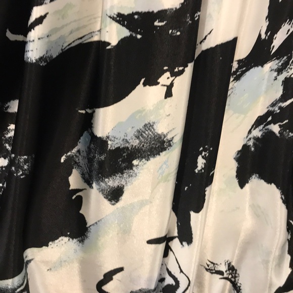 Prom Dress 🖤 - Picture 4 of 7