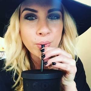 Meet your Posher, Aje