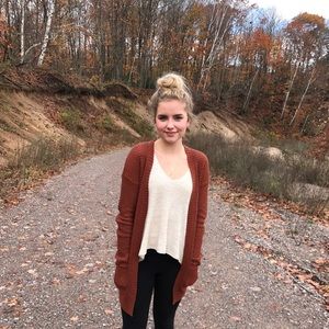 Meet your Posher, Faith