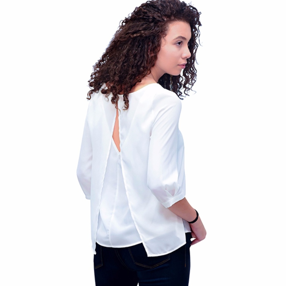 THREE-QUARTER SLEEVES ROUND-NECK SPLIT V-NECK TOP