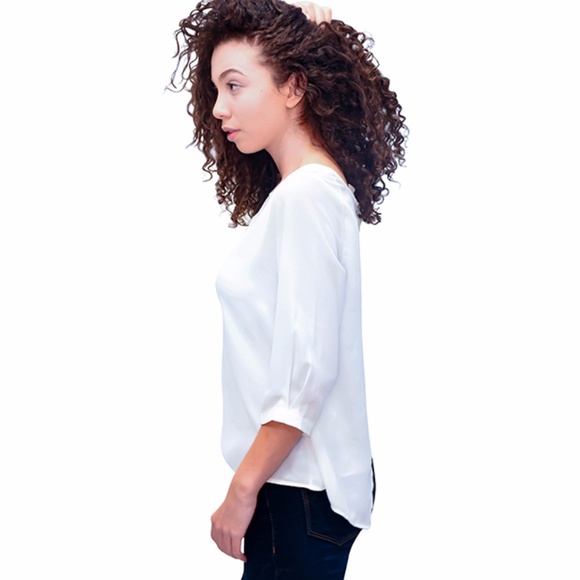 THREE-QUARTER SLEEVES ROUND-NECK SPLIT V-NECK TOP - Picture 3 of 4