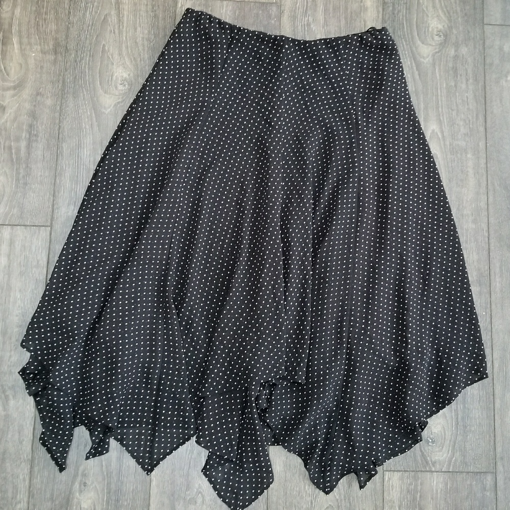 Chaps black and white handkerchief skirt - size 8
