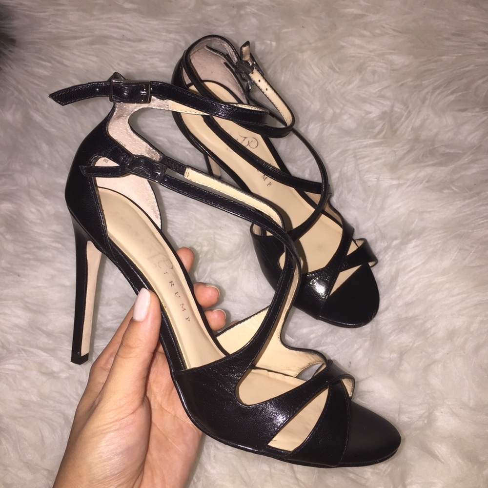 BLACK STRAPY HEELS