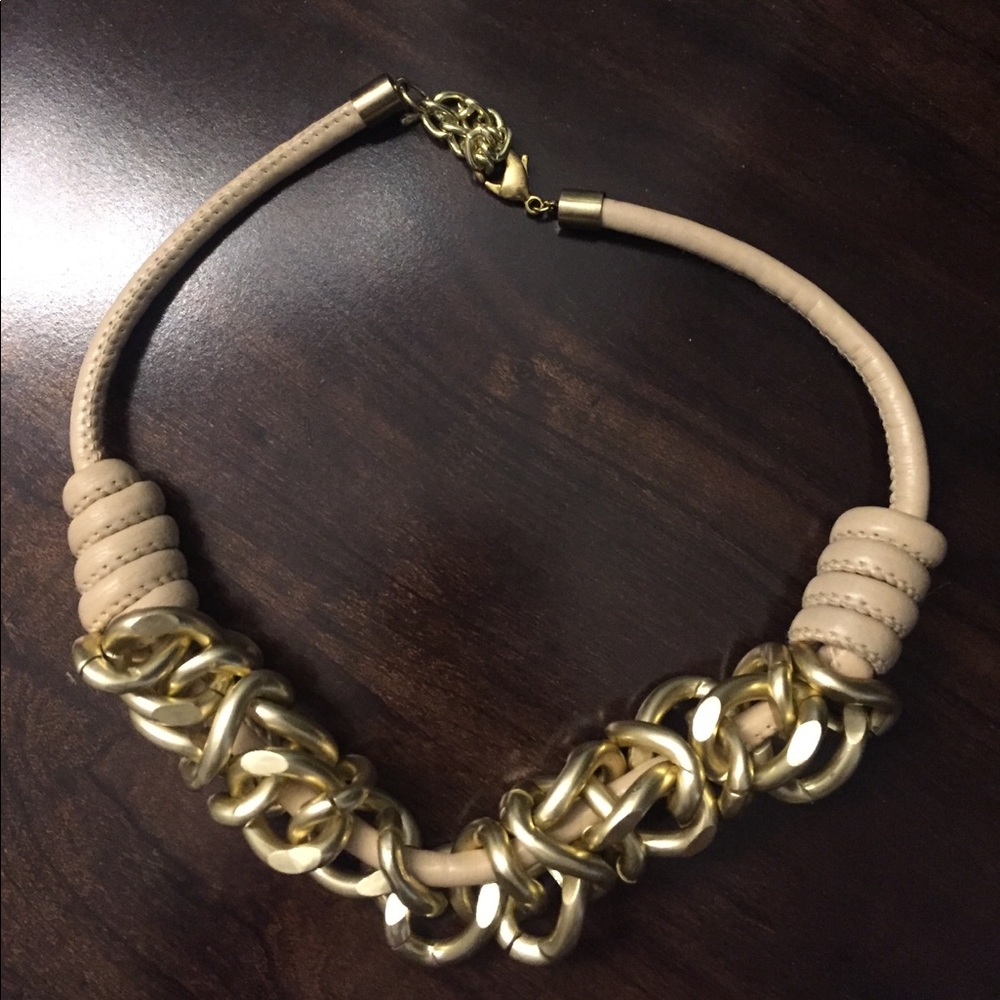 Necklace gold