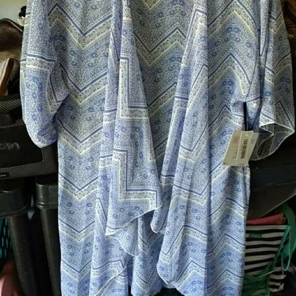 Lularoe Monroe Kimono S