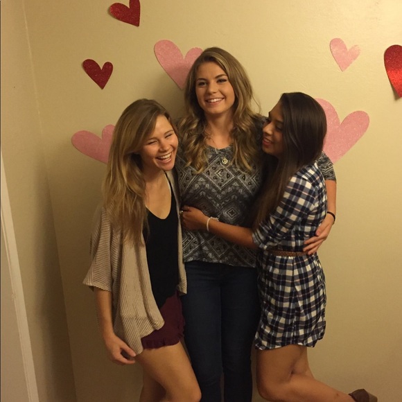 Slouchy cream and light brown shrug - Picture 2 of 4