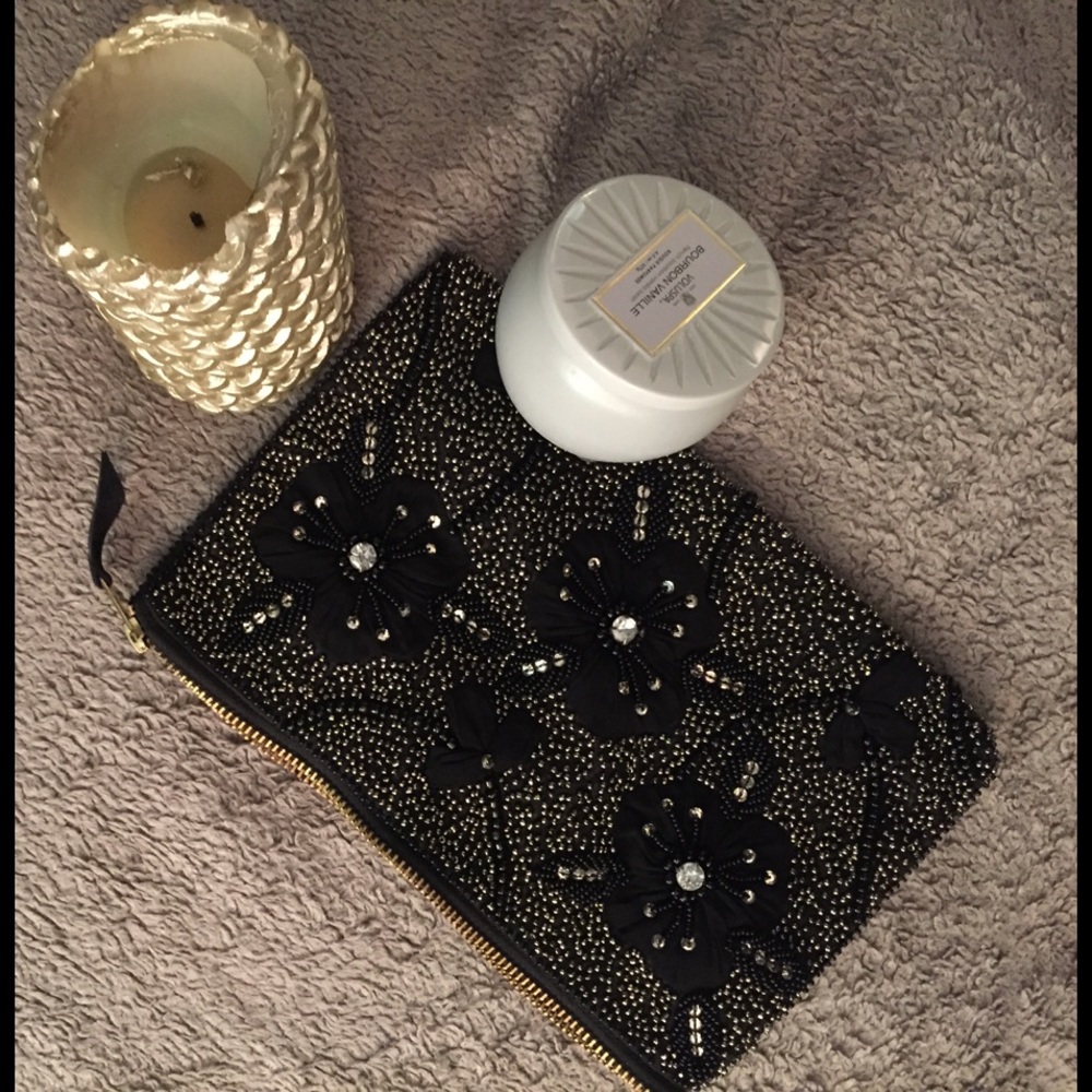 NWOT beaded sparkly clutch!