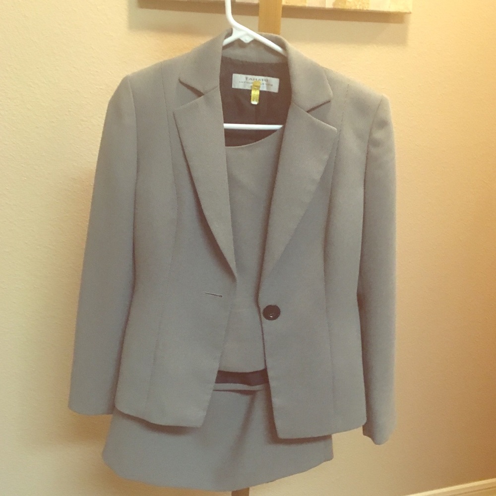 Tahari Arthur S. Levine 3 piece suit