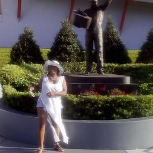 Meet your Posher, Valerie