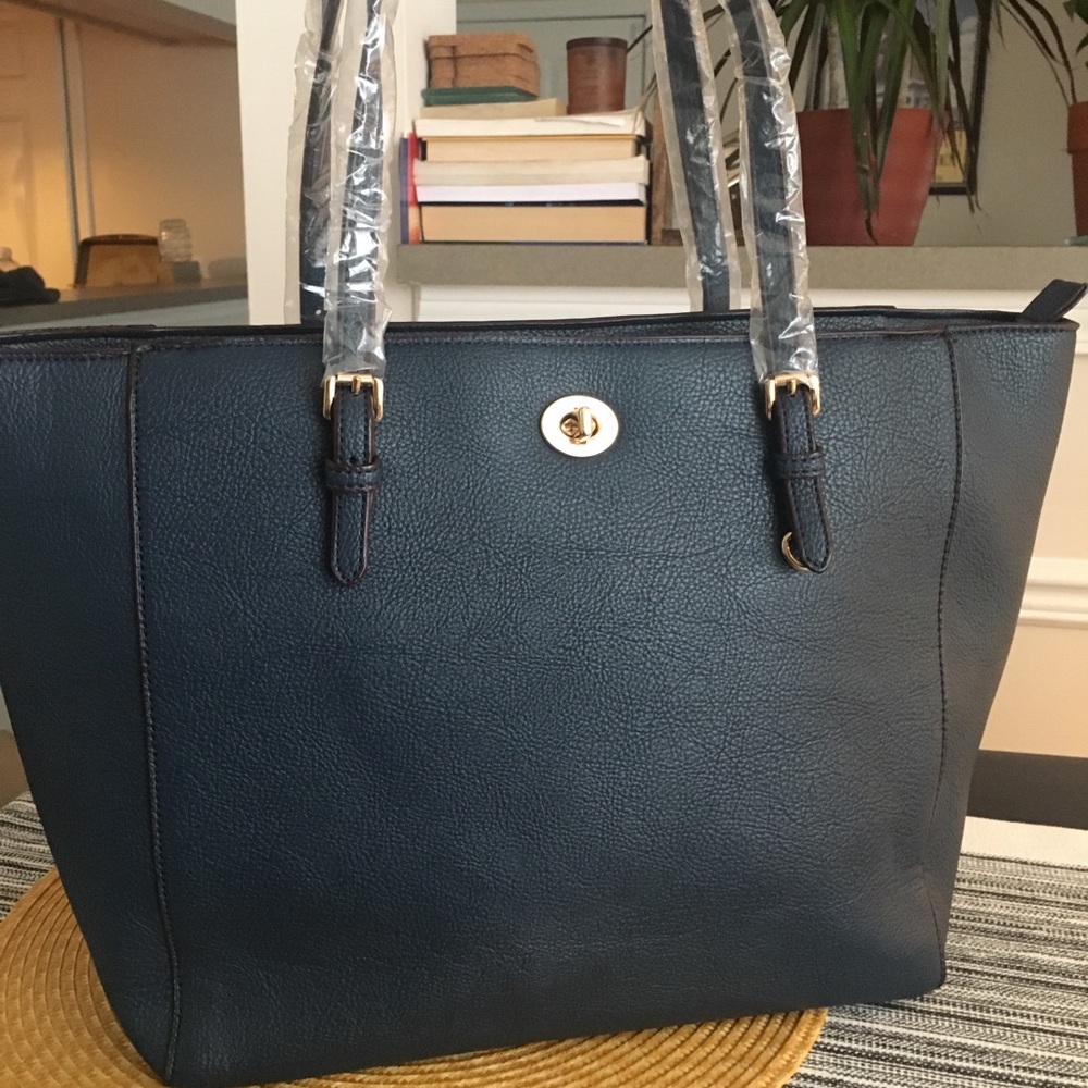 100% Vegan Leather Tote!
