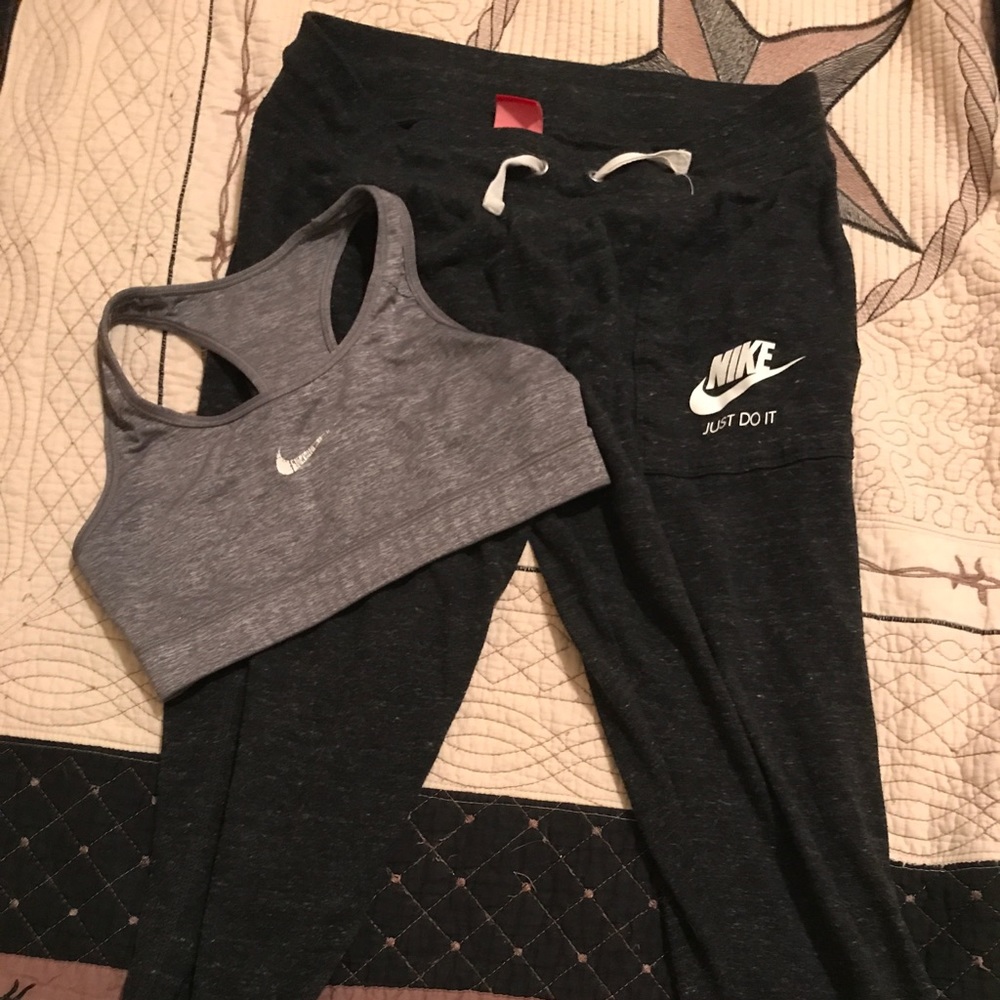 Nike crop joggers and sports bra Medium