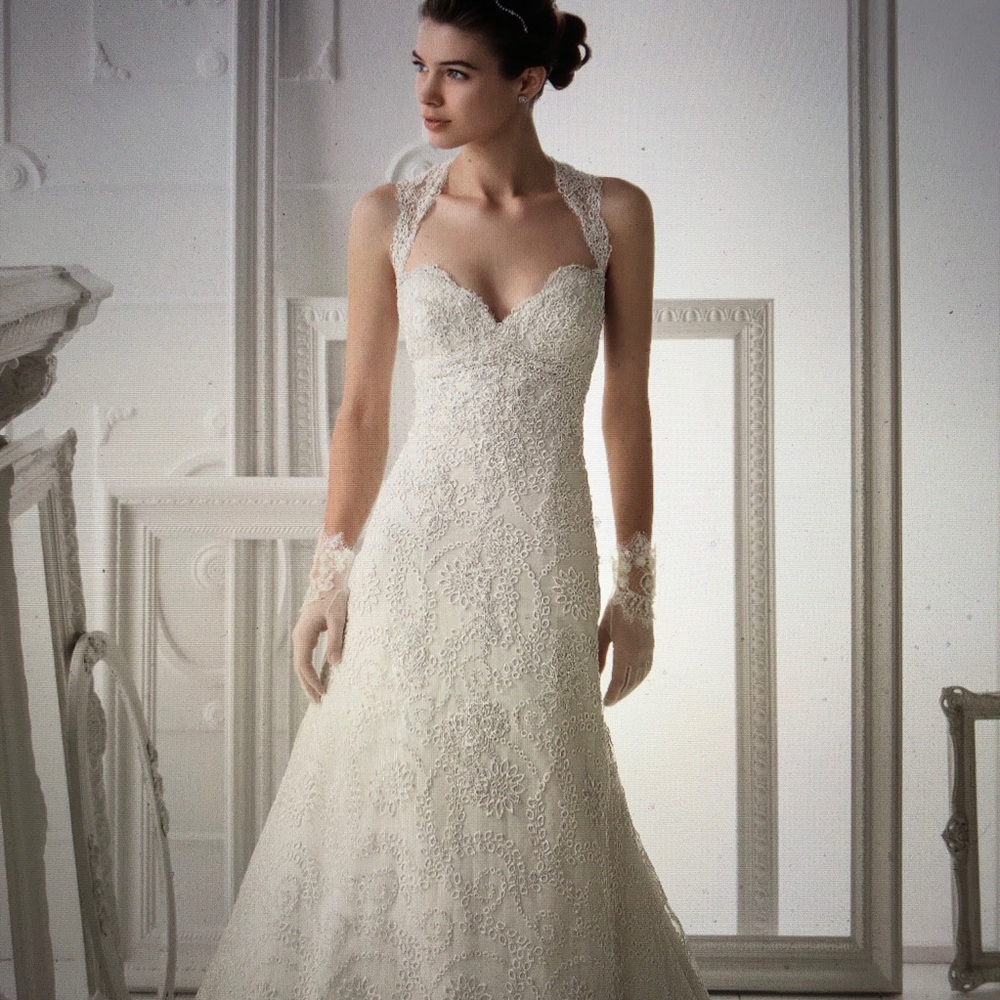 BEADED LACE AIRE BARCELONA "OTONAL" GOWN