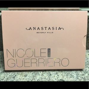 ‼️ PRICE DROPPED ‼️ABH Nicole Guerriero Glow Kit