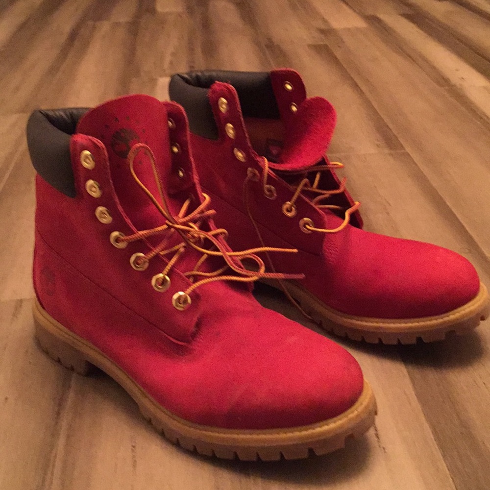 Red Timberlands size 10M
