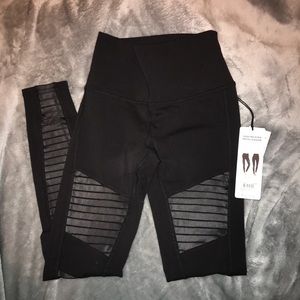 ALO YOGA HIGHWAISTED MOTO LEGGINGS