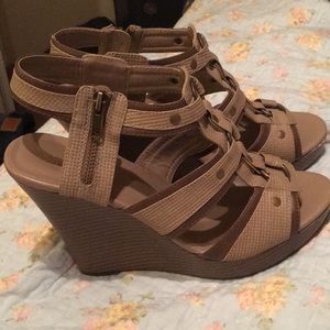 Super cute zipper wedges!!