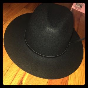 Womens perfect black hat