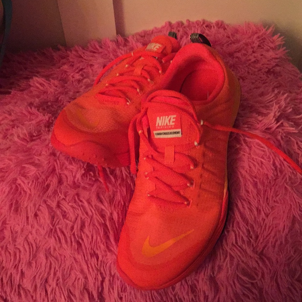 New Nike shoes size 11