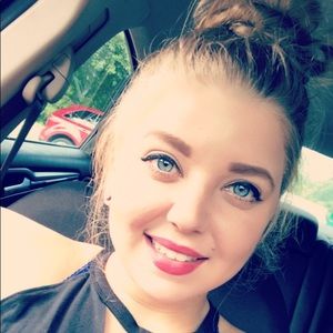 Meet your Posher, Elaina