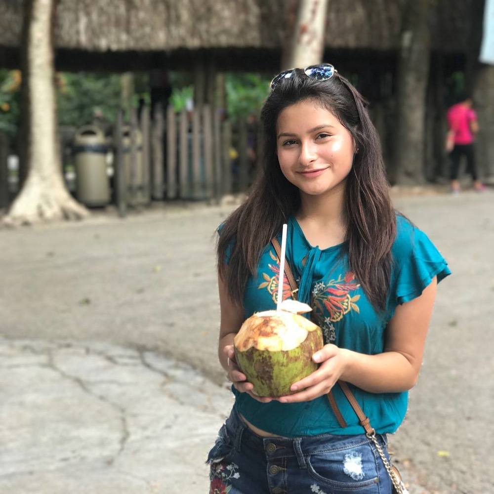 Meet your Posher, Liliana